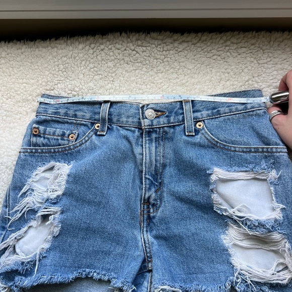 Levi's Vintage distressed Women's Light Blue Ripped Jean Shorts Daisy Duke Short - Picture 3 of 6